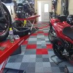 dalles de sol atelier moto