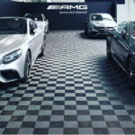 dalles de sol Polydal sol showroom Mercedes